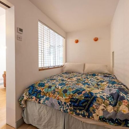Lovely Self-Contained Basement Studio With Kitchen London Ngoại thất bức ảnh
