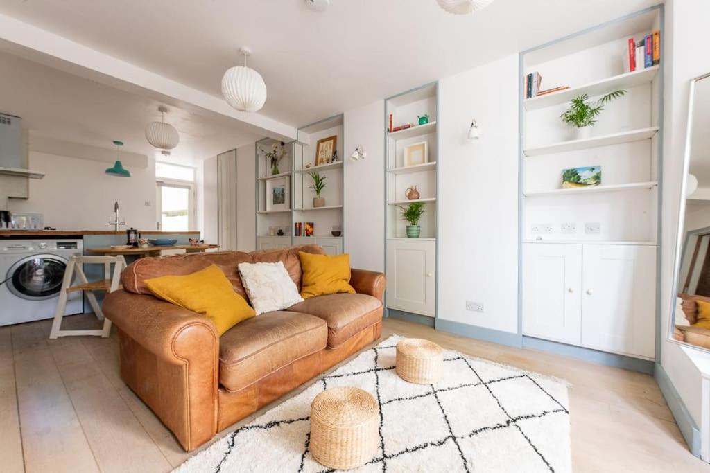 Lovely Self-Contained Basement Studio With Kitchen London Ngoại thất bức ảnh